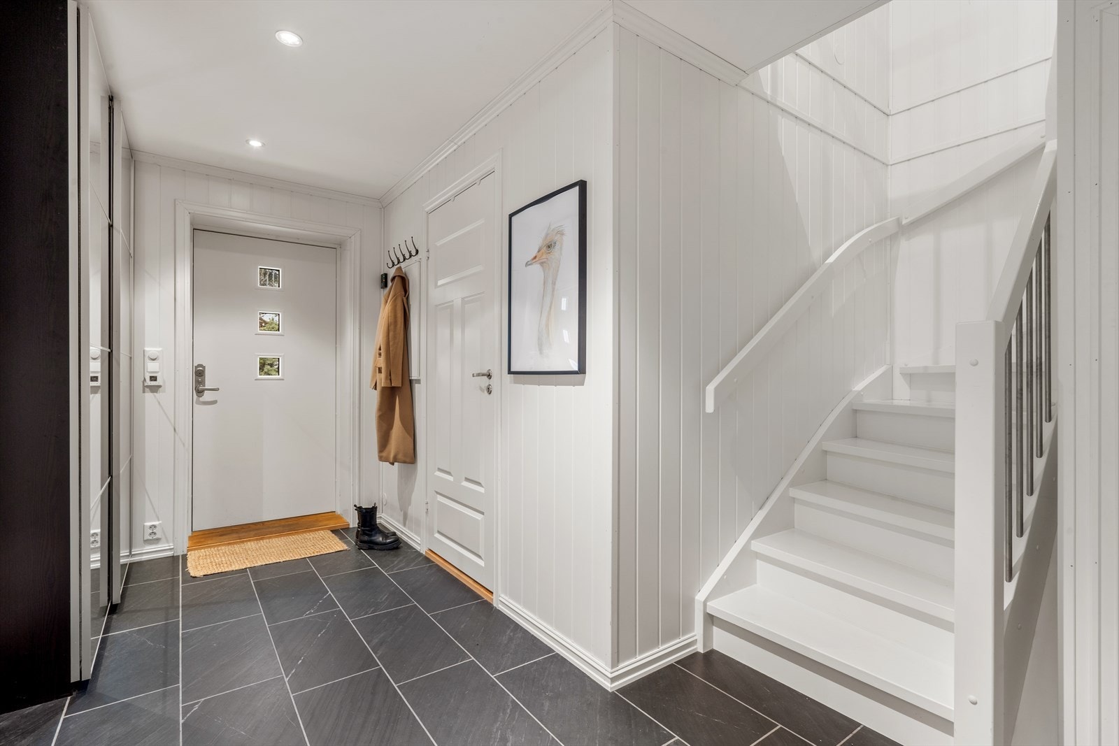 God oppbevaringsplass til ytterklær i gangen Galleribilde