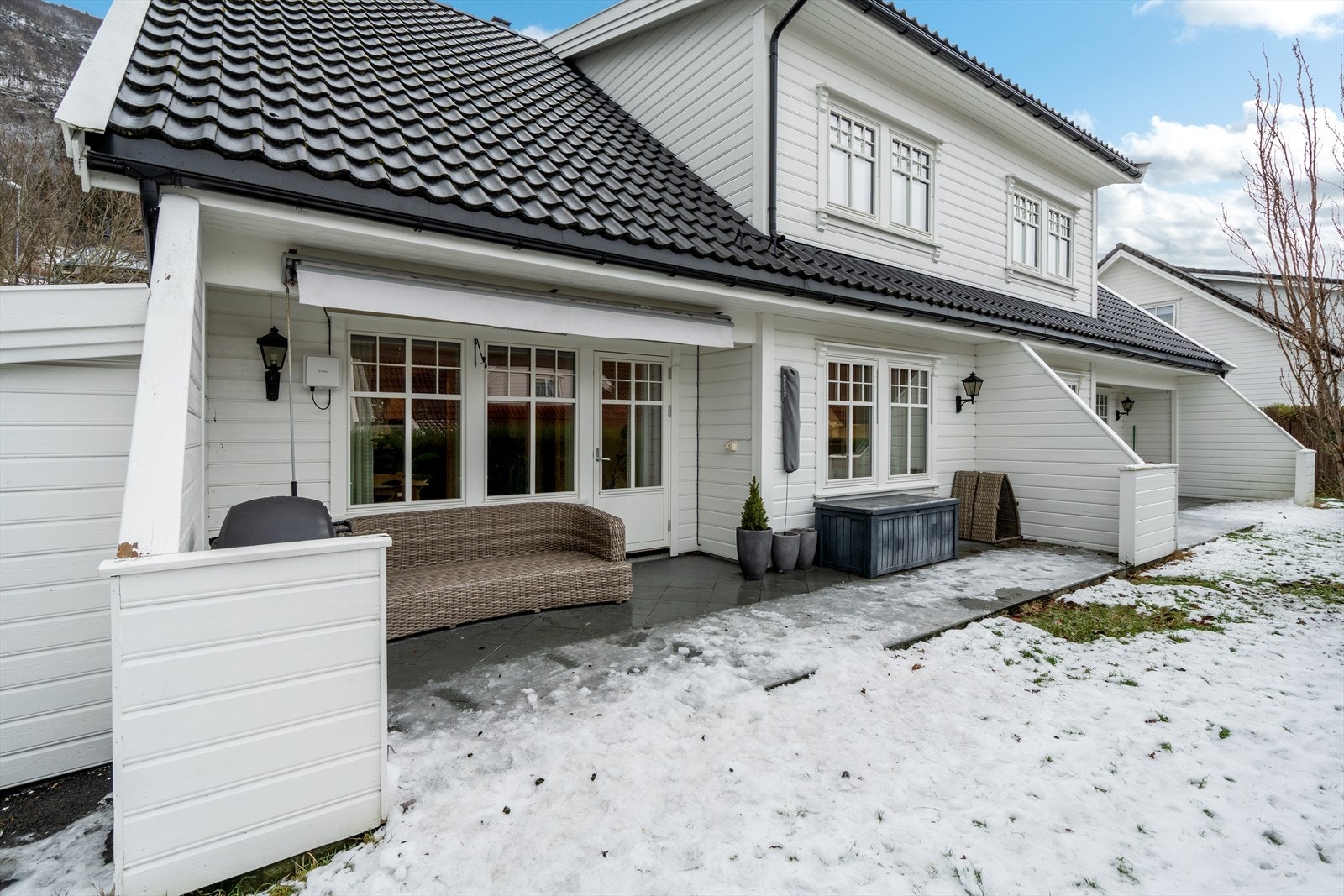 Skjermet og innbydende uteplass. Et perfekt sted å nyte rolige sommerkvelder Galleribilde