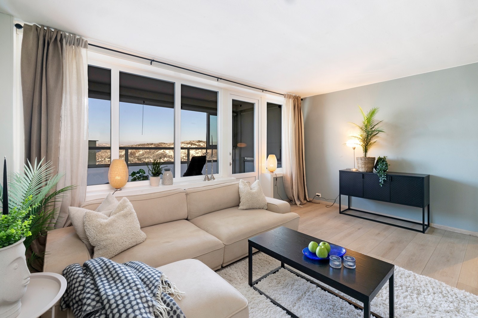 Fra stuen er det flott utsikt! Galleribilde