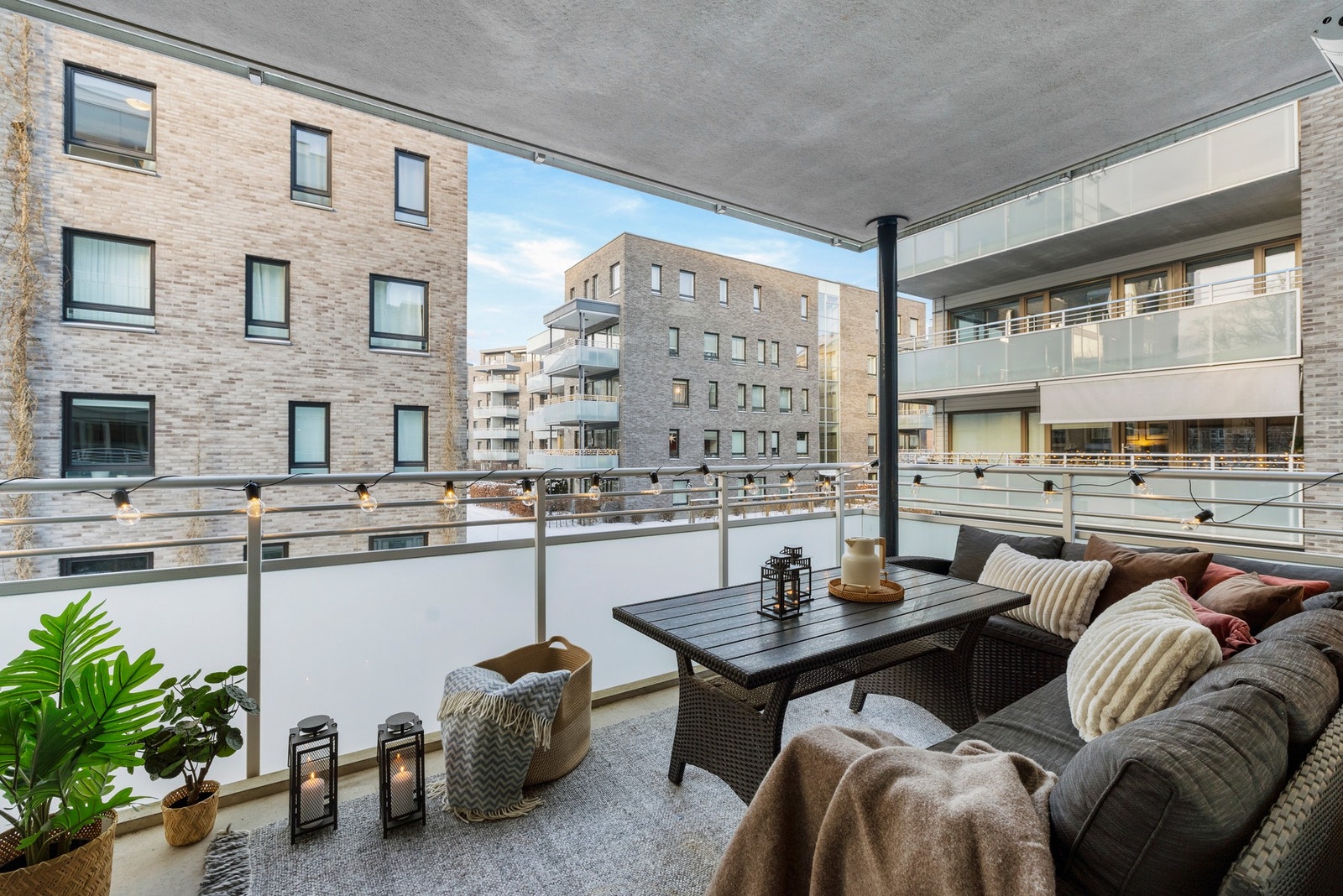 Solrik balkong på hele 11 m² Galleribilde