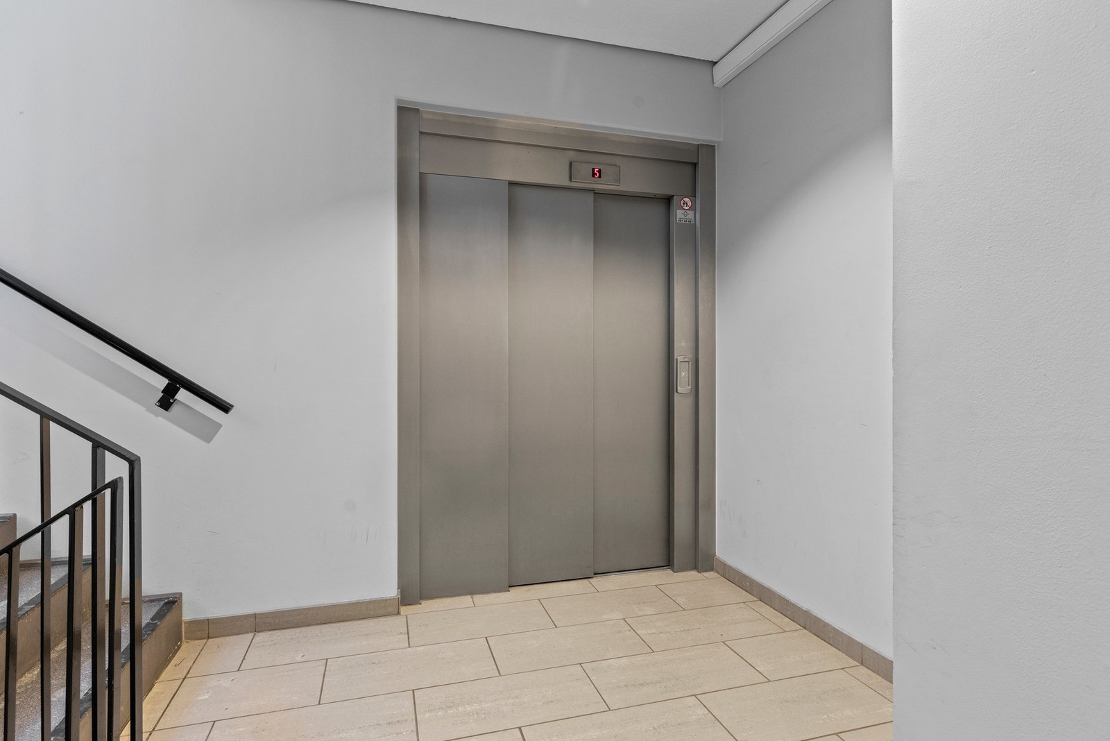 Det er personheis i bygget Galleribilde