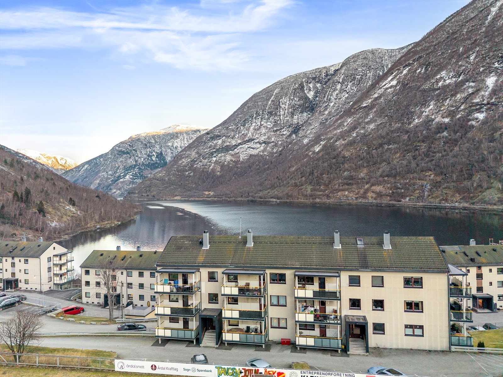 Leilegheiten er plassert i 1
. etg - heilt til venstre i blokka. Galleribilde