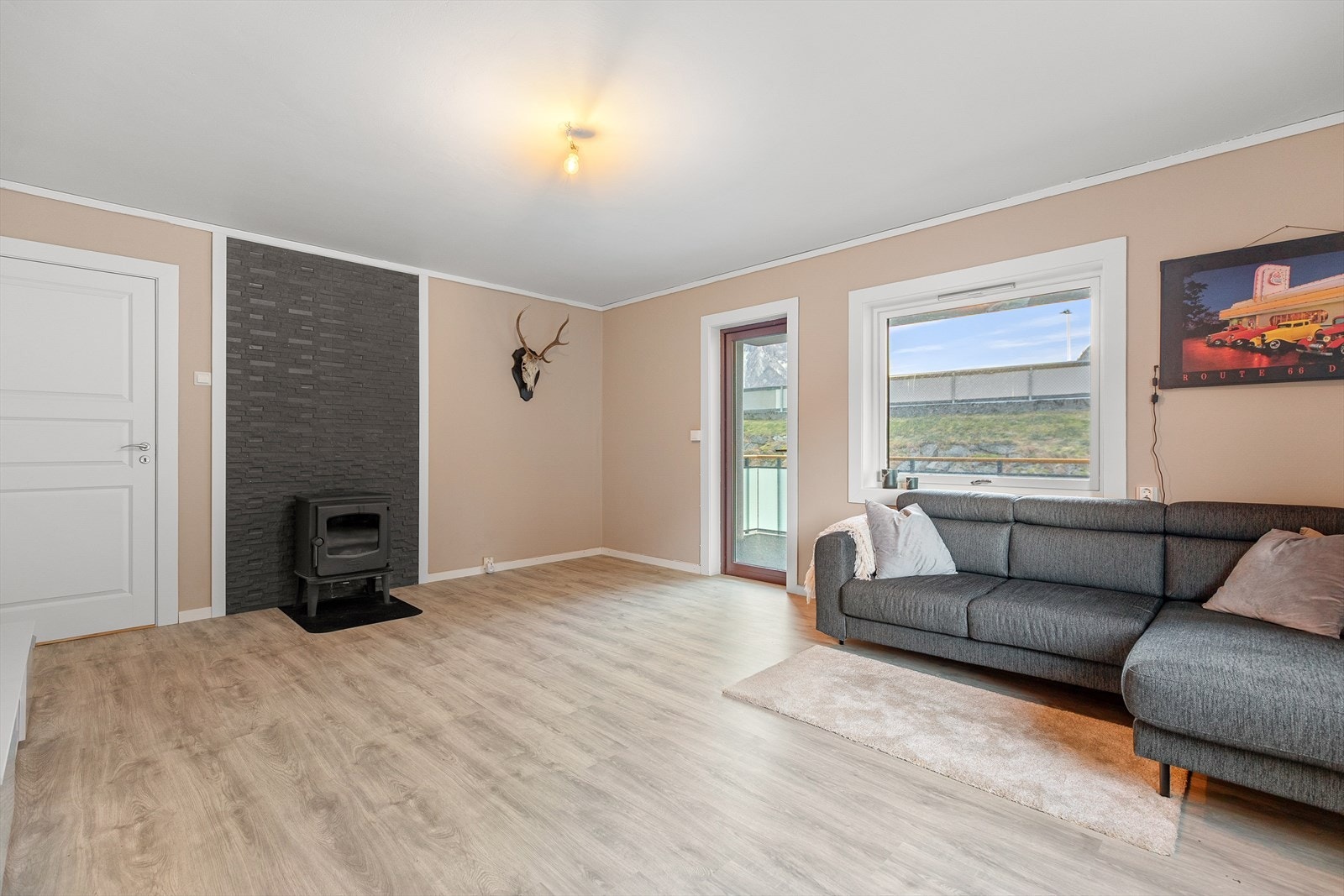 Utgang til takoverbygd balkong i frå stove. Galleribilde