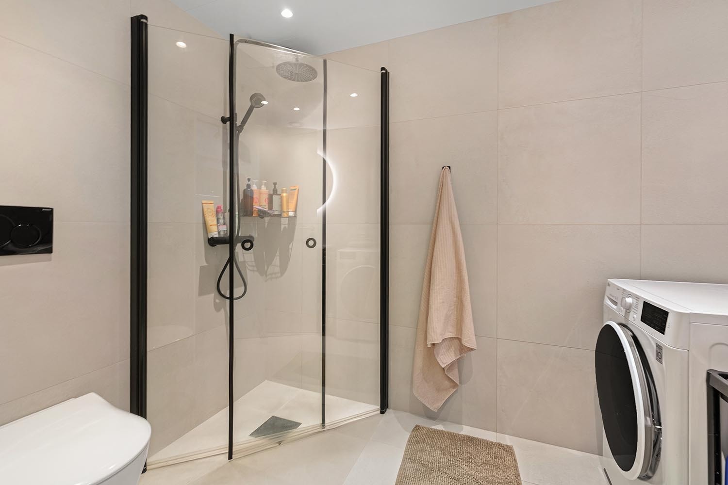 Pent flislagt bad. Galleribilde