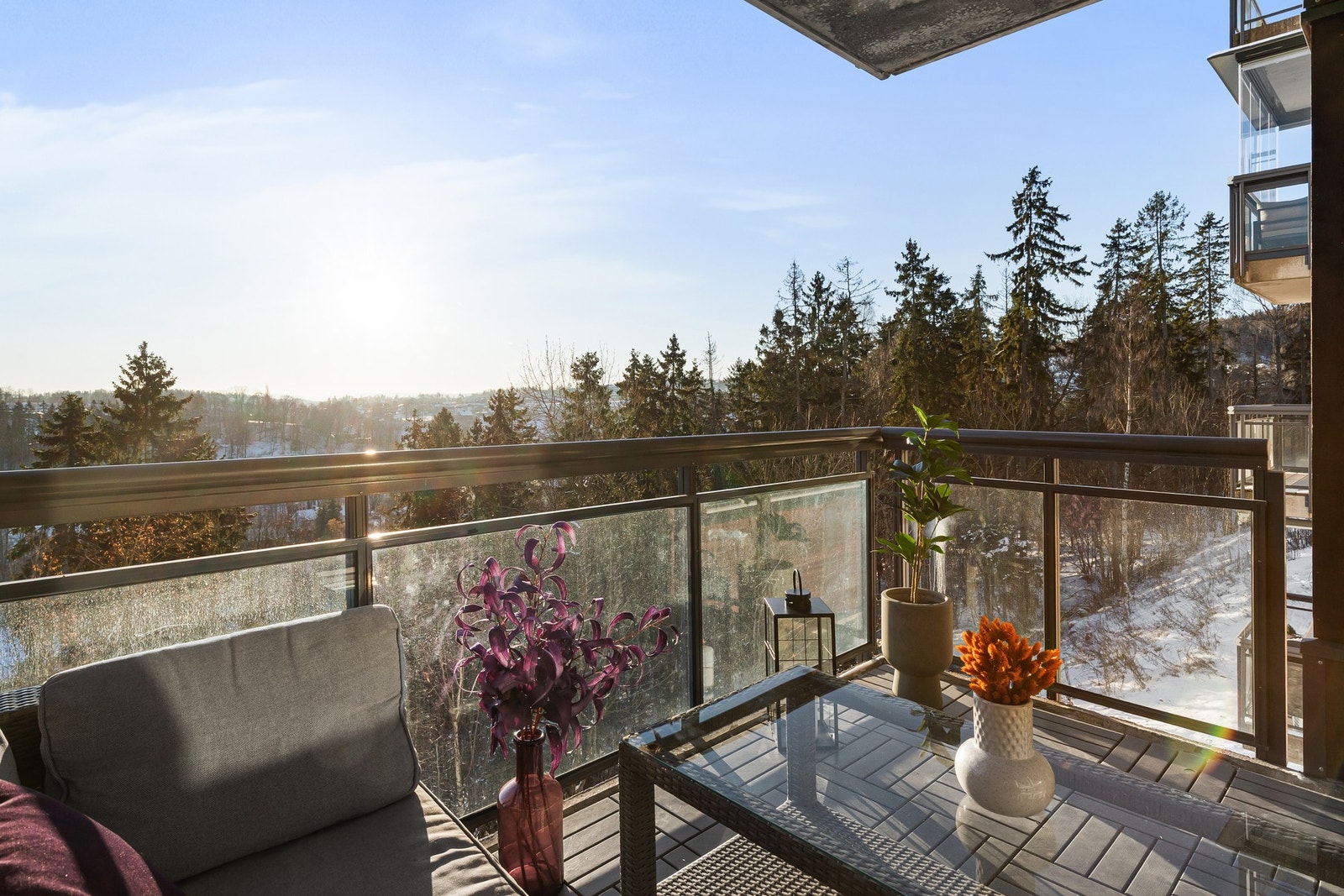 Uteplassen er overbygget og gir god skjerming mot både vind og nedbør. Galleribilde