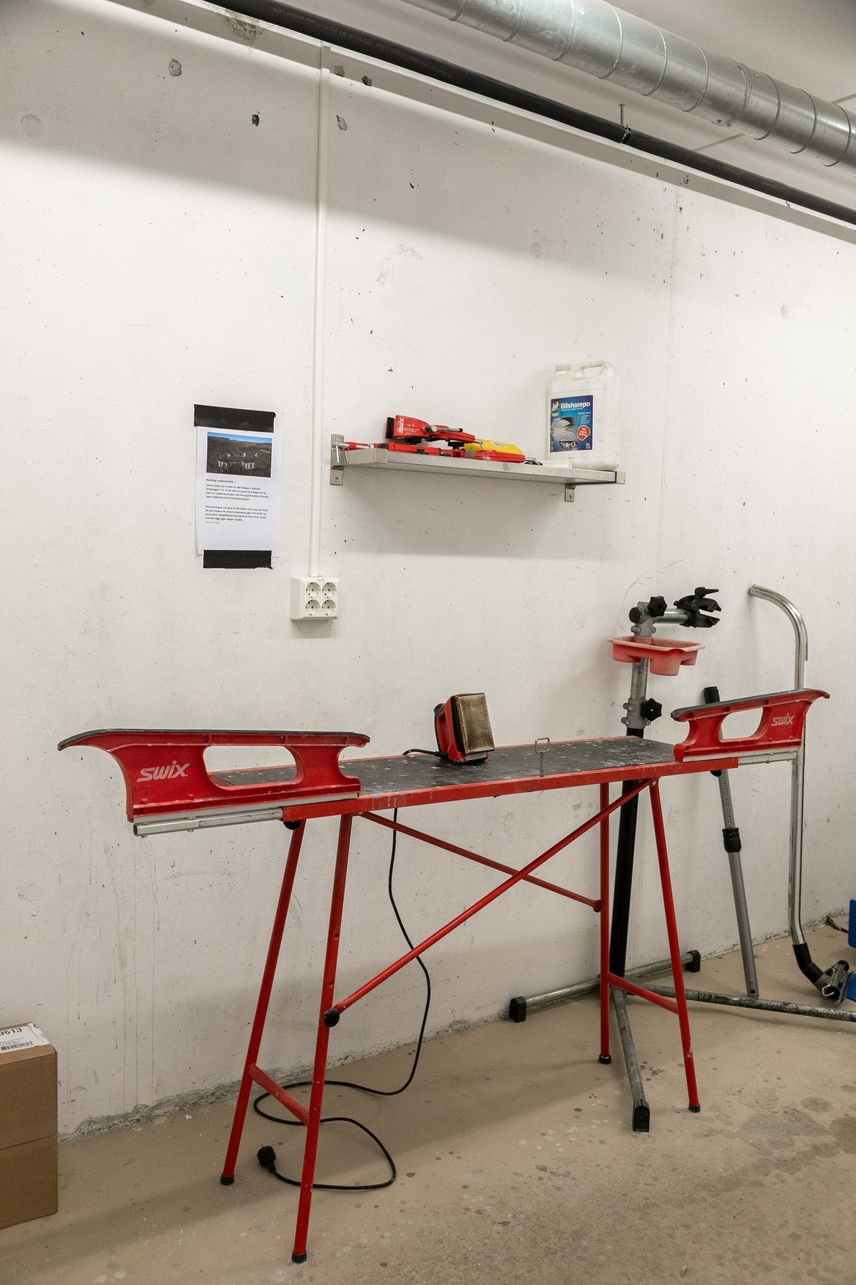 Sameiet byr på flere fasiliteter som blant annet en smørebod og verktøy for reparasjon av sykkel. Galleribilde