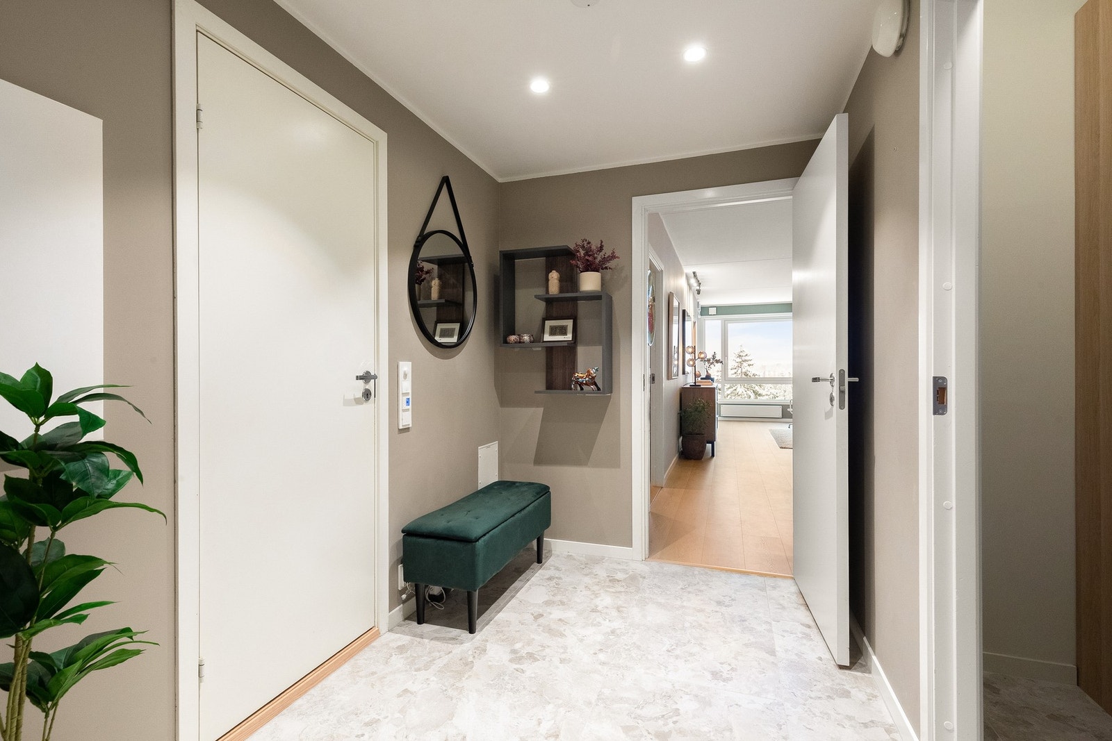 Det er god plass til oppheng av yttertøy. Galleribilde