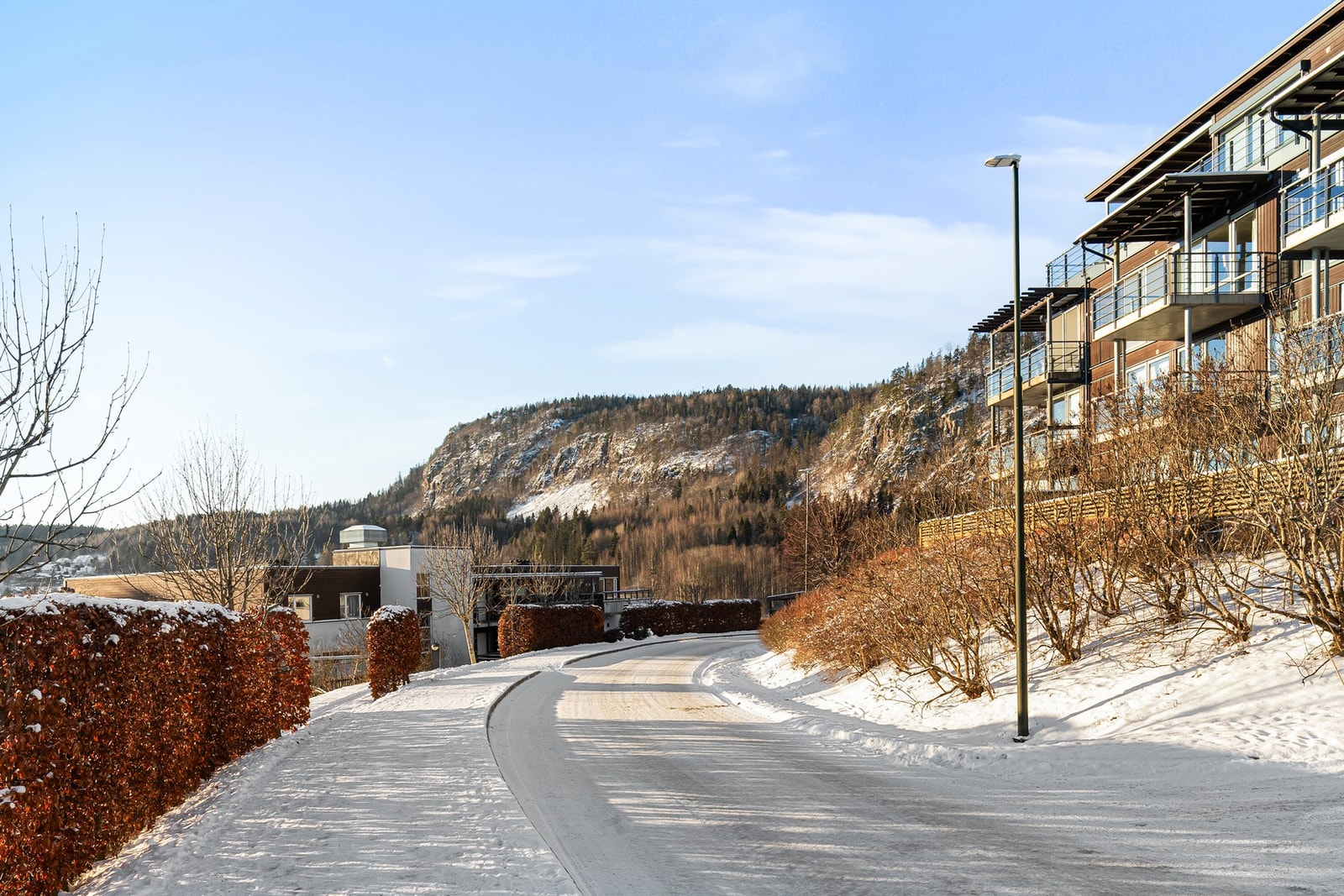 Området byr på svært gode turmuligheter rett utenfor døren, og på vinterstid er det gangavstand til preparerte skiløyper. Galleribilde