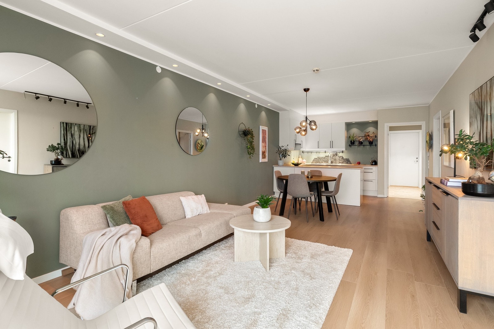 Planløsningen er tilrettelagt for sosial møblering. Galleribilde