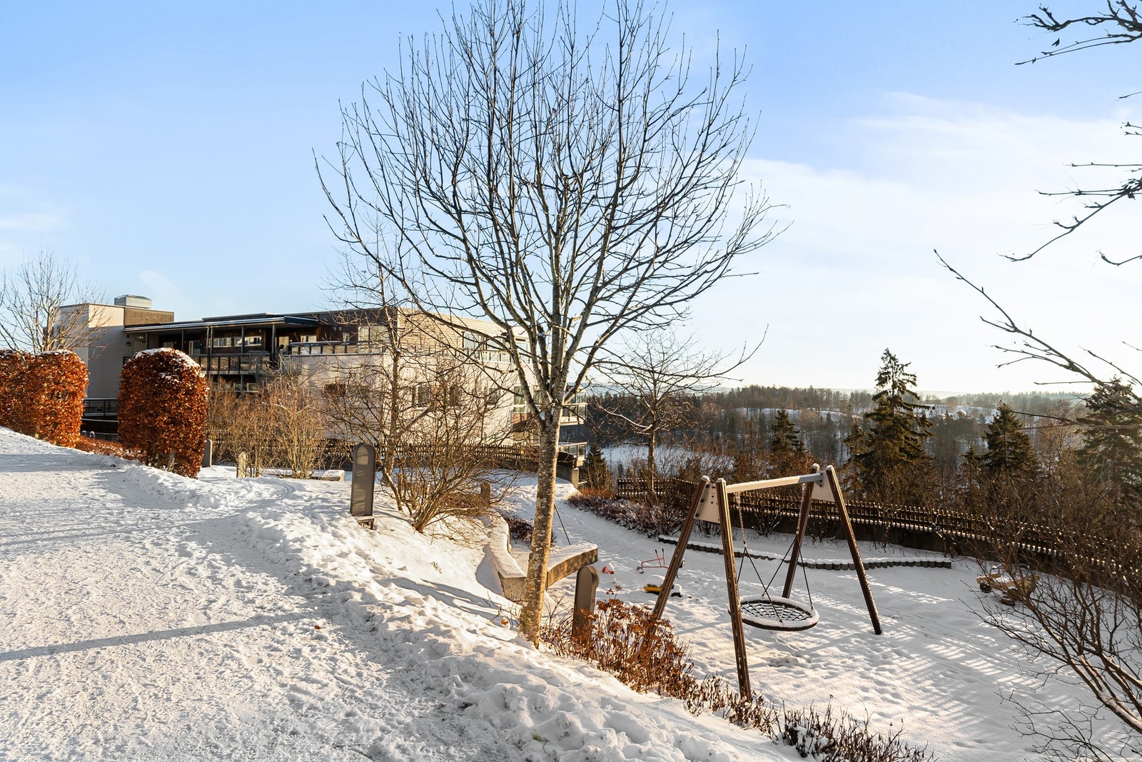 Fellesområdet med lekestativer for de yngste. Galleribilde