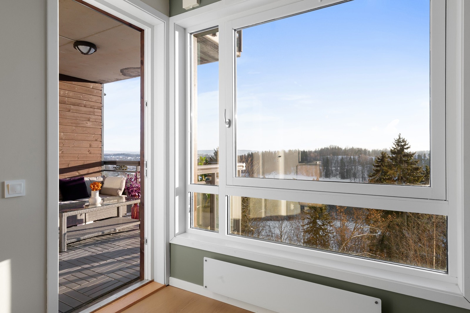 Stuen forlenges av en nydelig balkong. Galleribilde