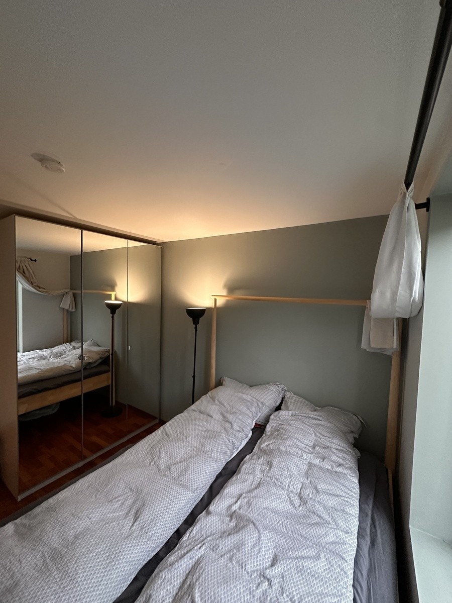 Store klesskap med speil Galleribilde