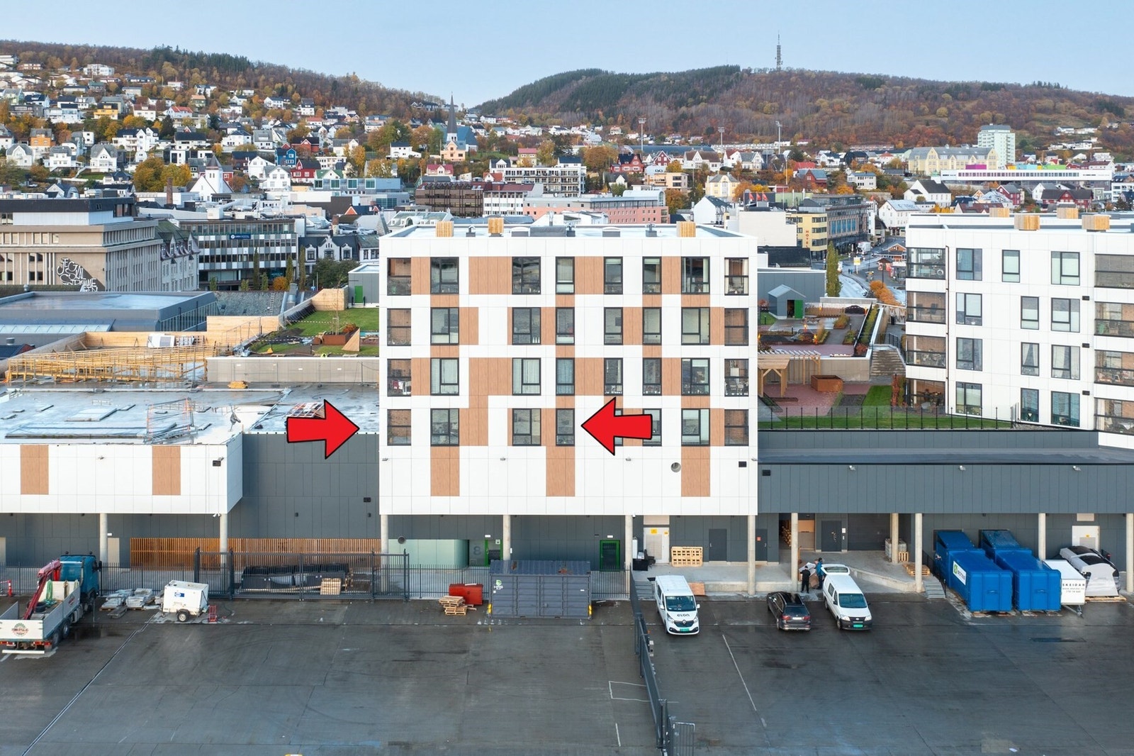 Leiligheten har en fin beliggenhet i bygget som nyter godt av både gode sol- og utsiktsforhold. Galleribilde