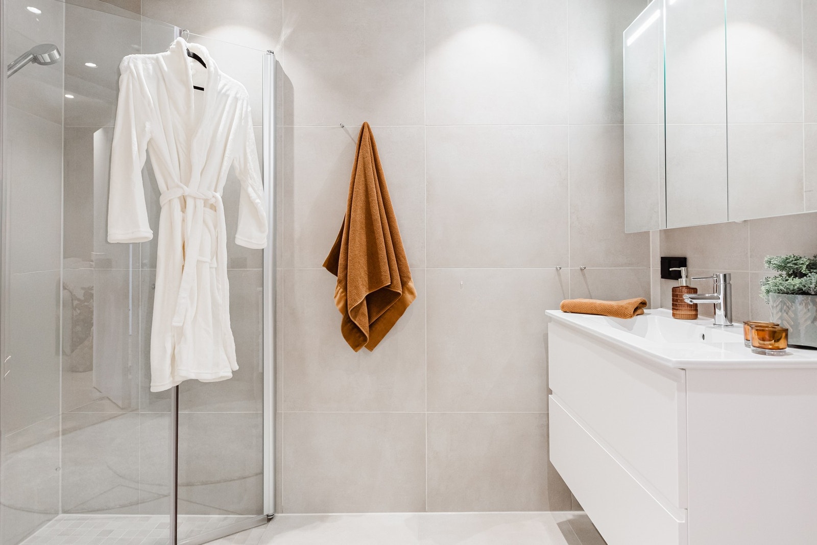 Flislagt bad med god standard fra byggeår. (2023) Galleribilde