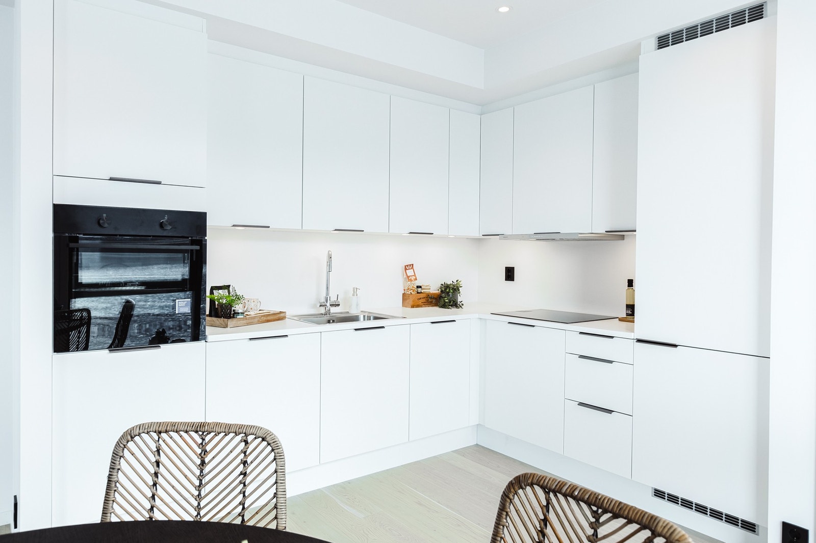 God skap- og benkeplass. Galleribilde