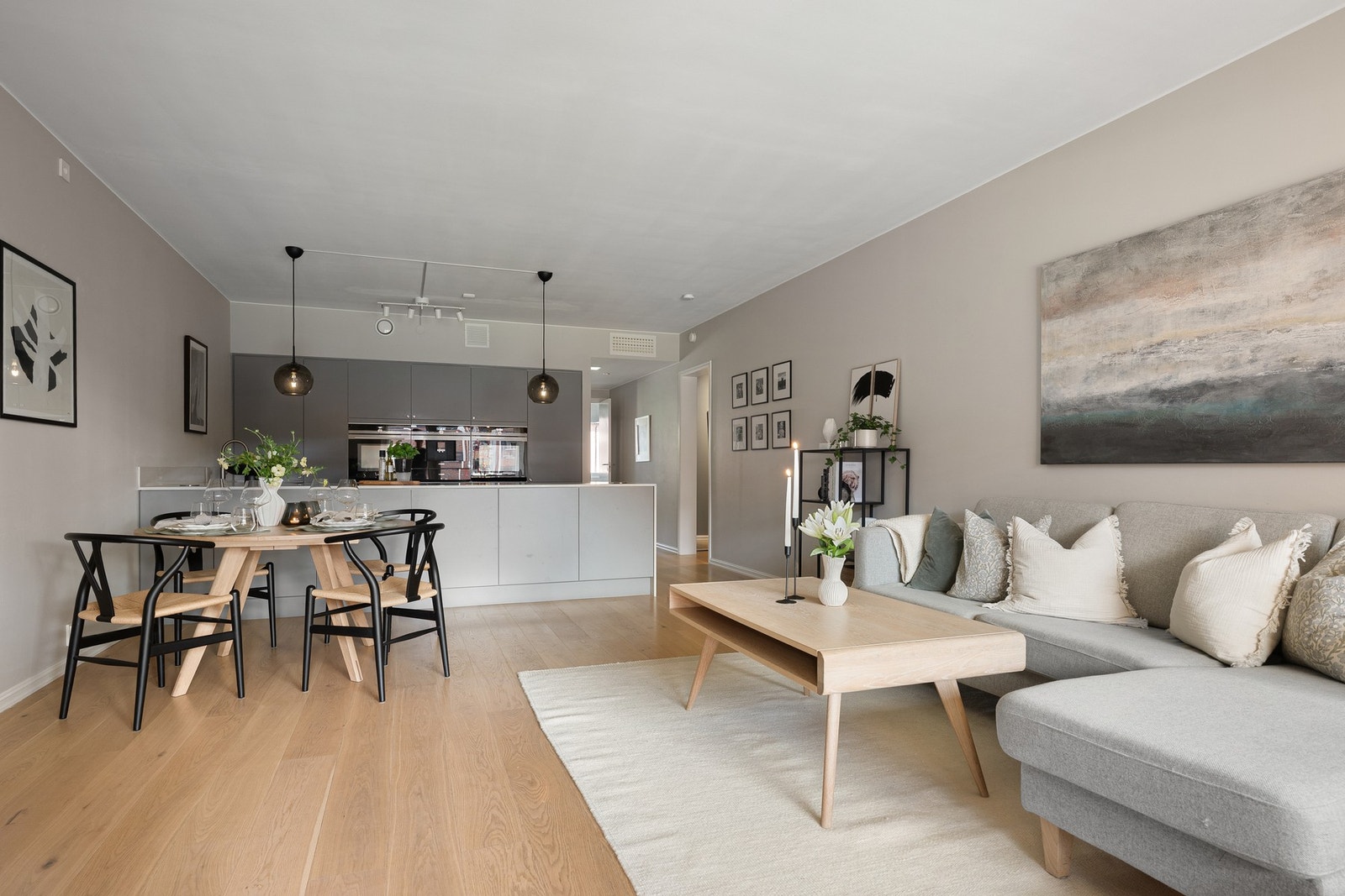 God plass til både sofagruppe og spisebord. Galleribilde