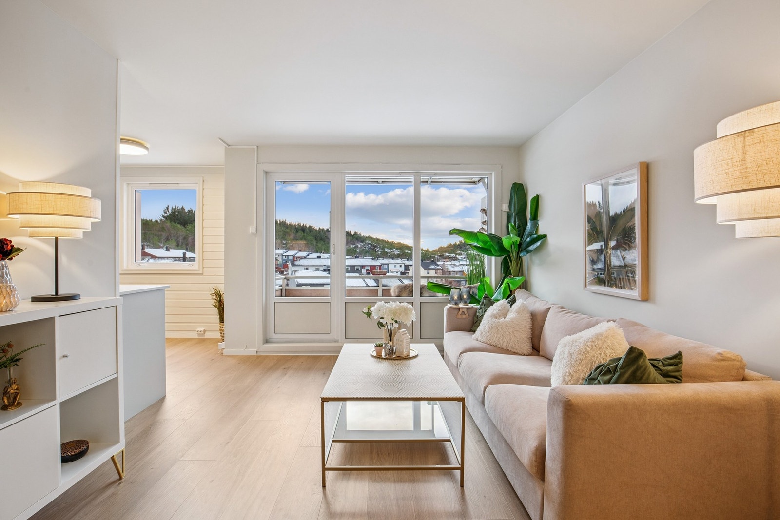 Stue har utgang til balkong Galleribilde