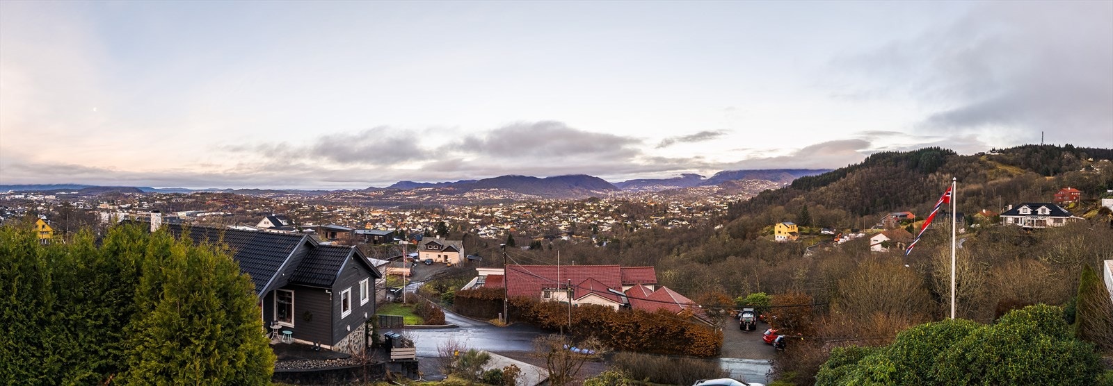 Utsikt fra eiendommen. Galleribilde