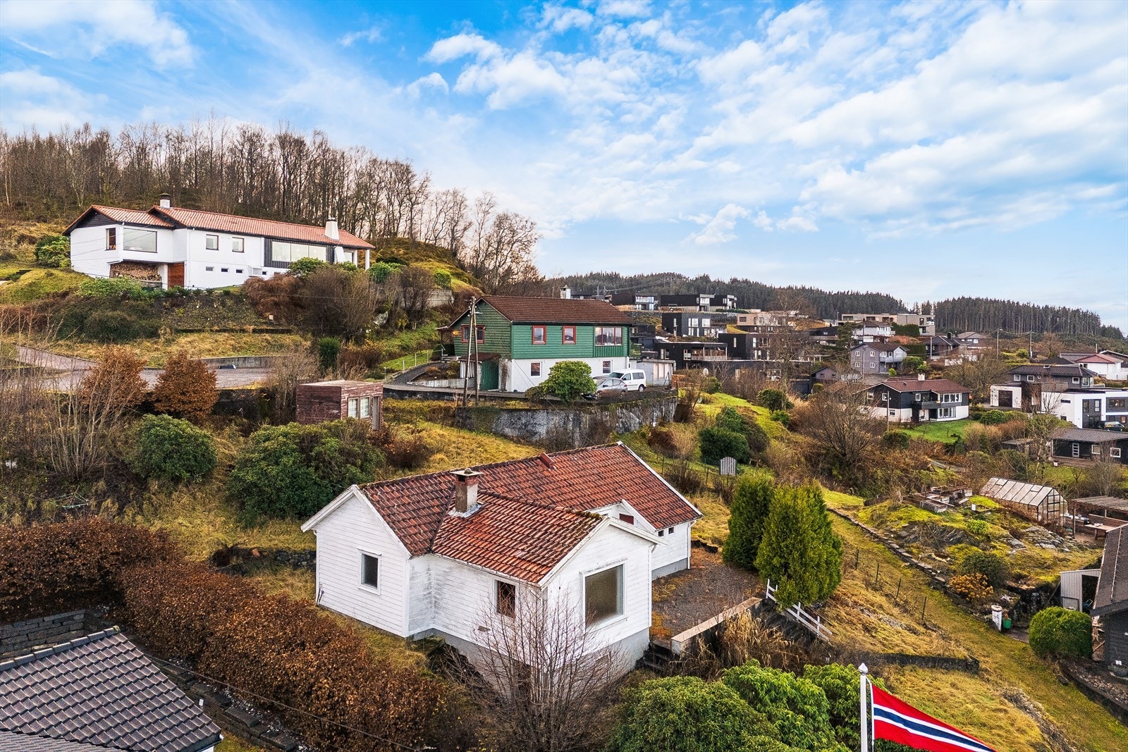 Området består av familieboliger. Her kan du bo tett på naturen med Smøråsfjellet innen kort gange. Galleribilde
