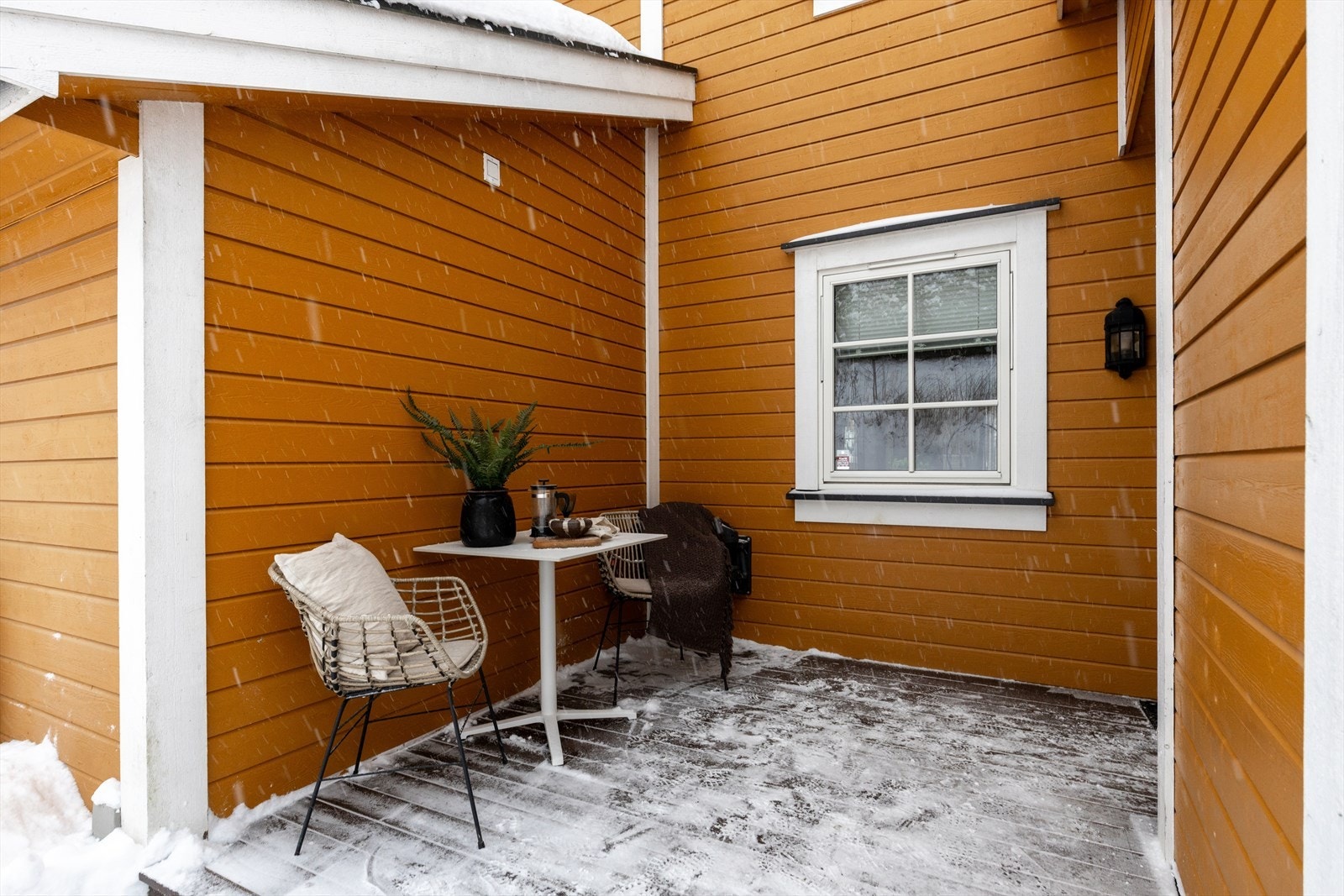 Nyere rekkehus fra 2007 med skjermet og barnevennlig beliggenhet. Galleribilde