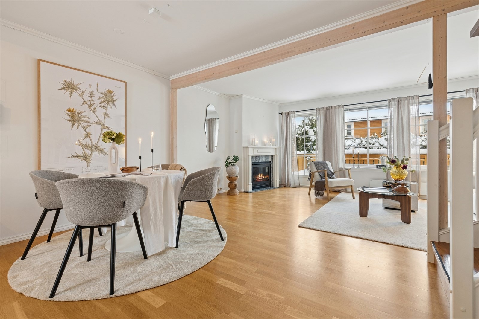 Vestvendt terrasse på ca. 29 m² med adkomst fra stue - perfekt for ettermiddagssol. Galleribilde