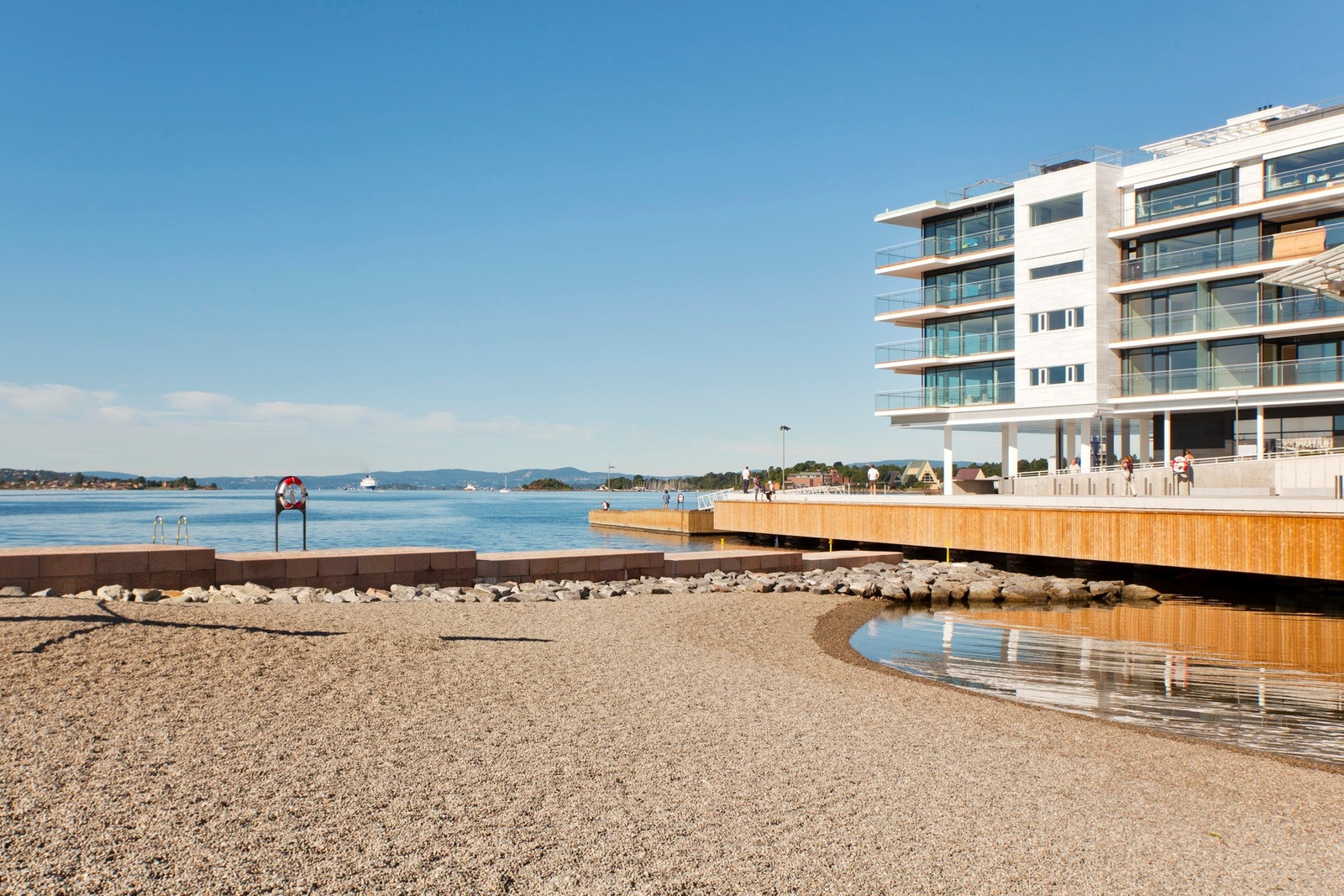 Sjønær beliggenhet. Kort vei til Tjuvholmen, og Frognerkilen tar deg mot Bygdøy og Huk. Galleribilde