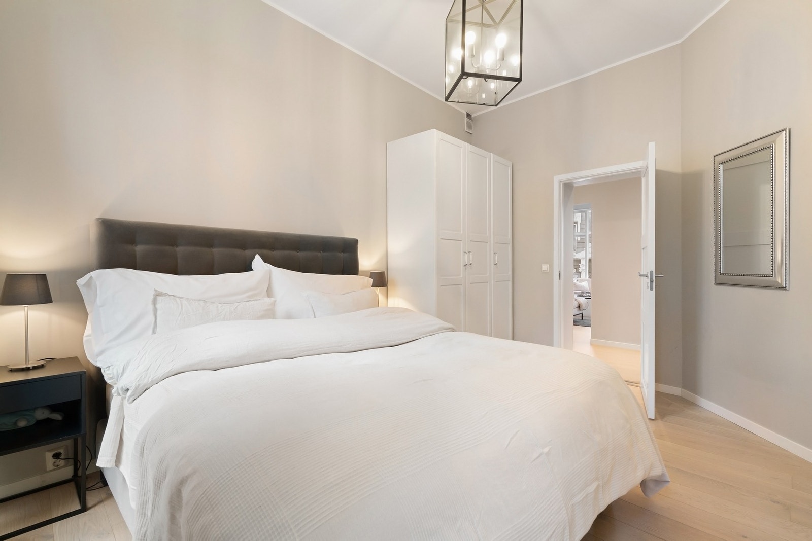 Hovedsoverommet fremstår romslig og innbydende. Galleribilde