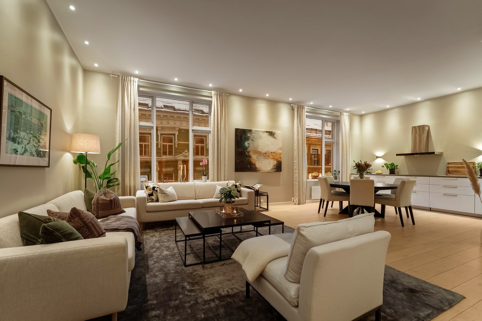 Dette er et gjennomgående og svært tiltalende hjem, med en ypperlig beliggenhet - vender mot Niels Juels gate Galleribilde