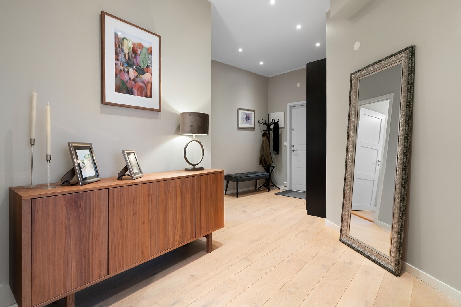 Leiligheten ligger fint til i byggets 4. etasje. Galleribilde