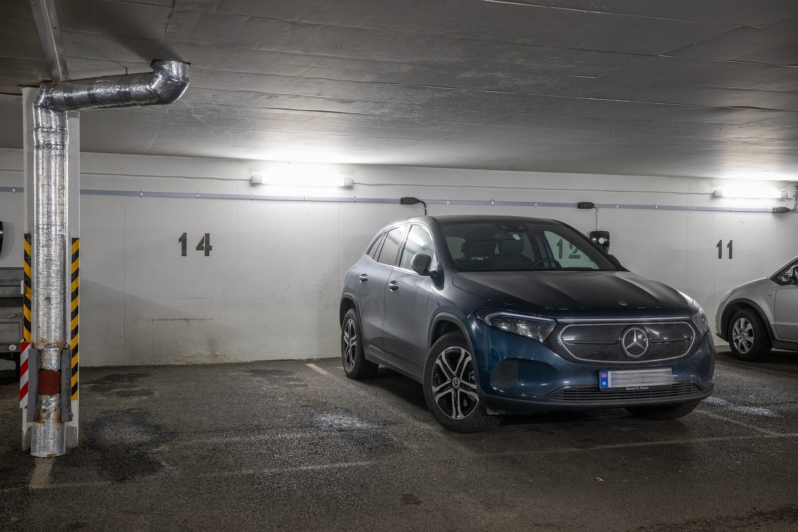 Seksjonen disponerer garasjeplass i byggets underetasje samt kjellerbod på ca. 8 m², merket B-17. Galleribilde