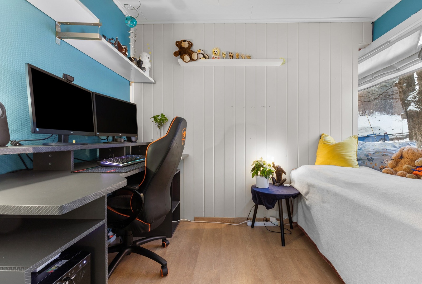 Det andre rommet er delt inn i to, men det er kun to soverom som er godkjent. Galleribilde