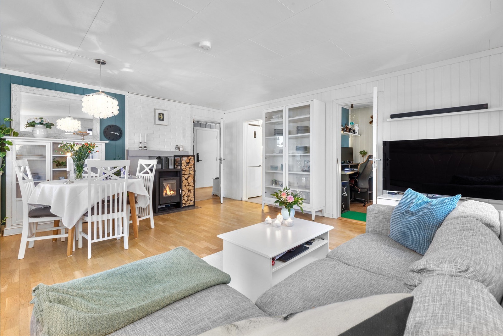 Det ble installert varmepumpe i 2020, med siste service gjennomført i 2023. Galleribilde