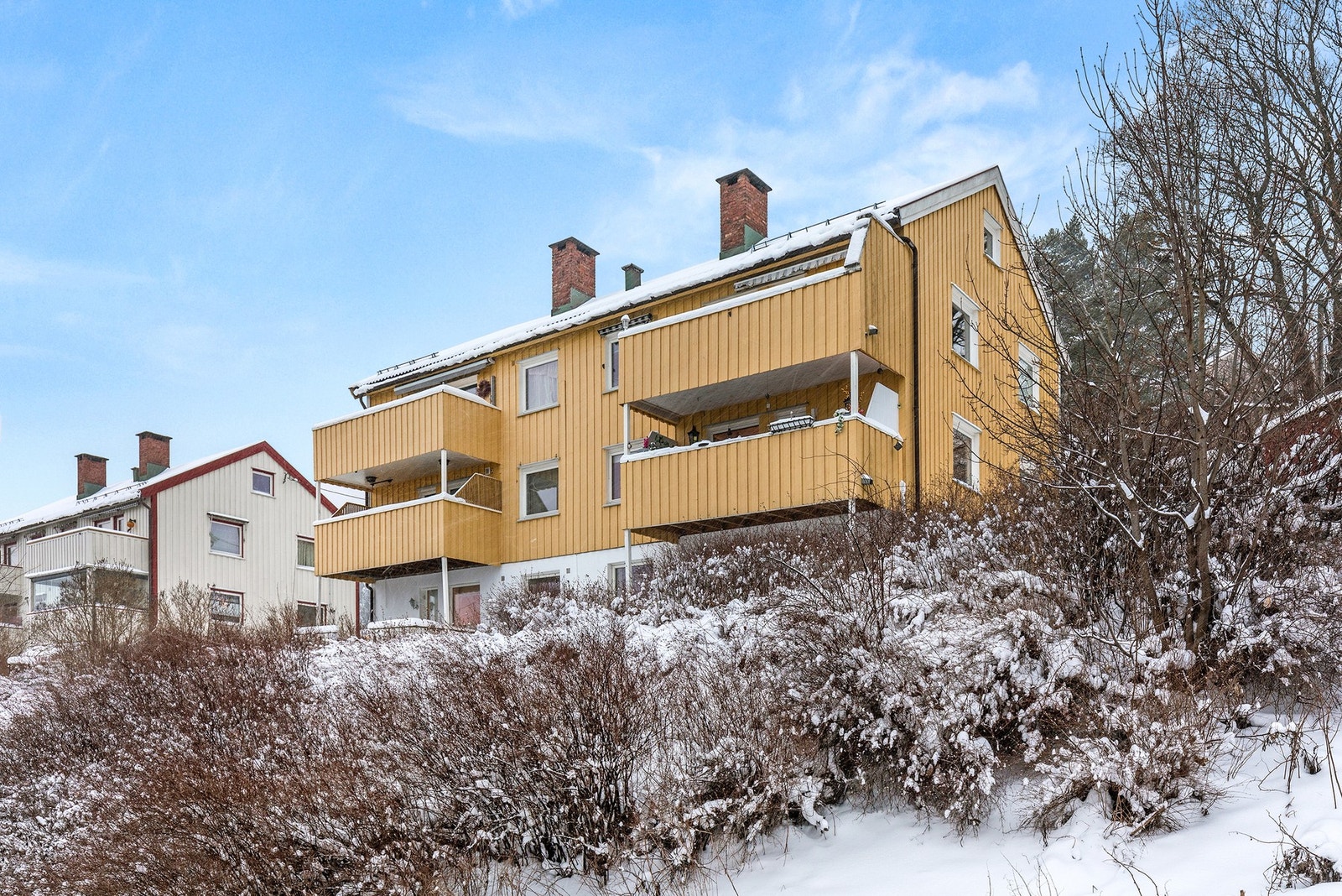 4-manns boligene på Kalbakken er attraktive objekter pga den flotte beliggenheten. Galleribilde