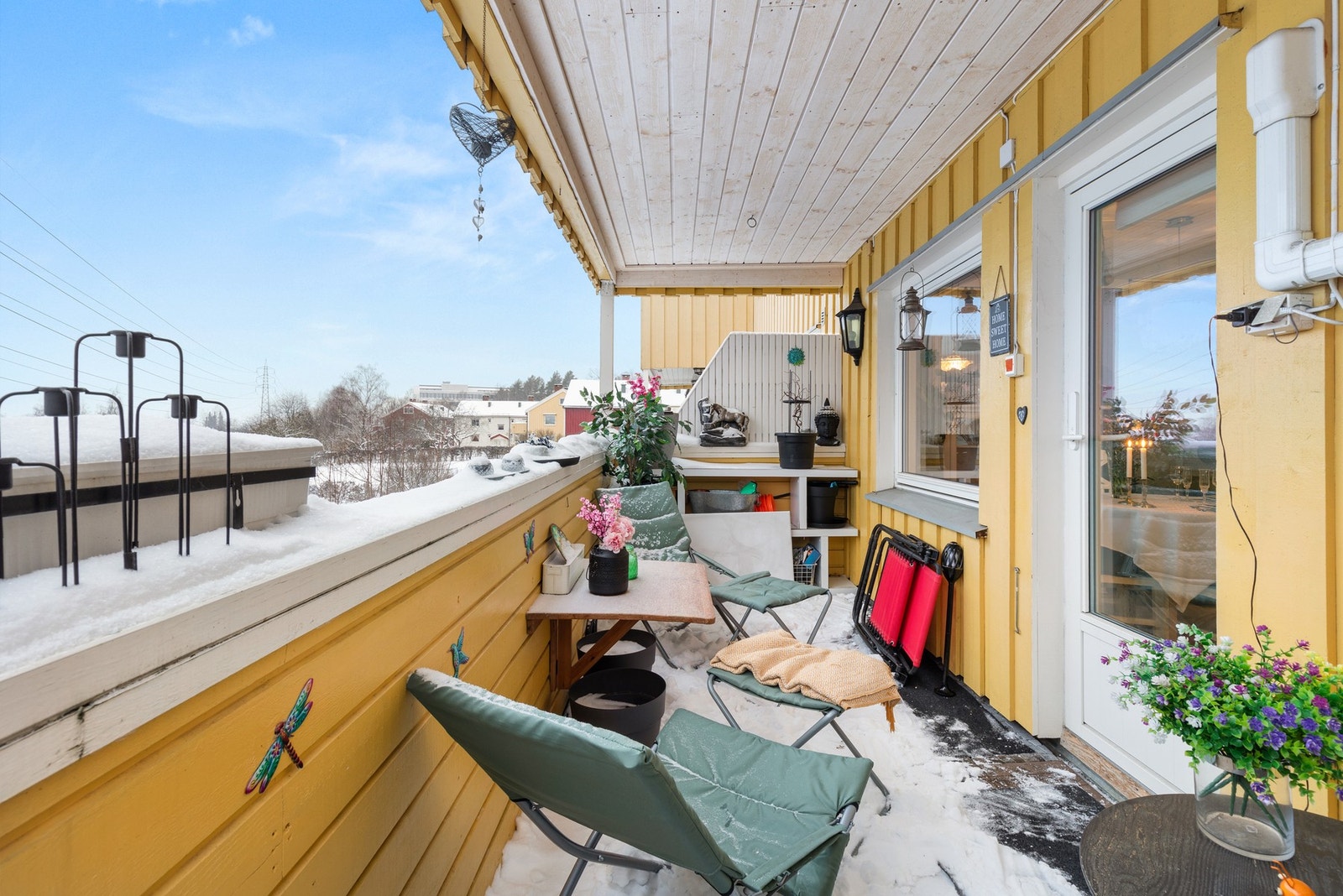 Flott balkong på ca. 9 kvm med svært gode solforhold hele dagen. Galleribilde