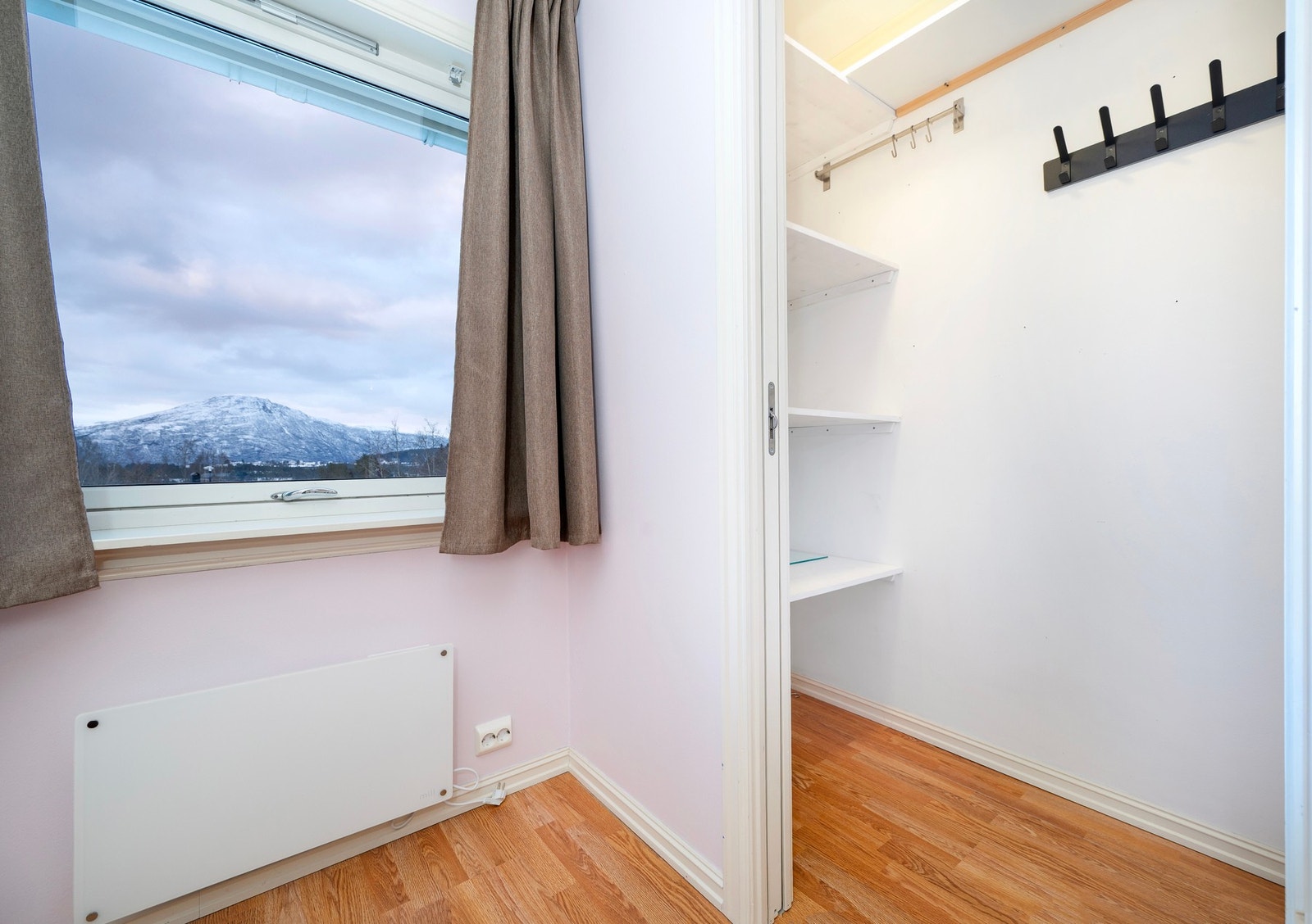 Bod/walk-in garderobe. Galleribilde