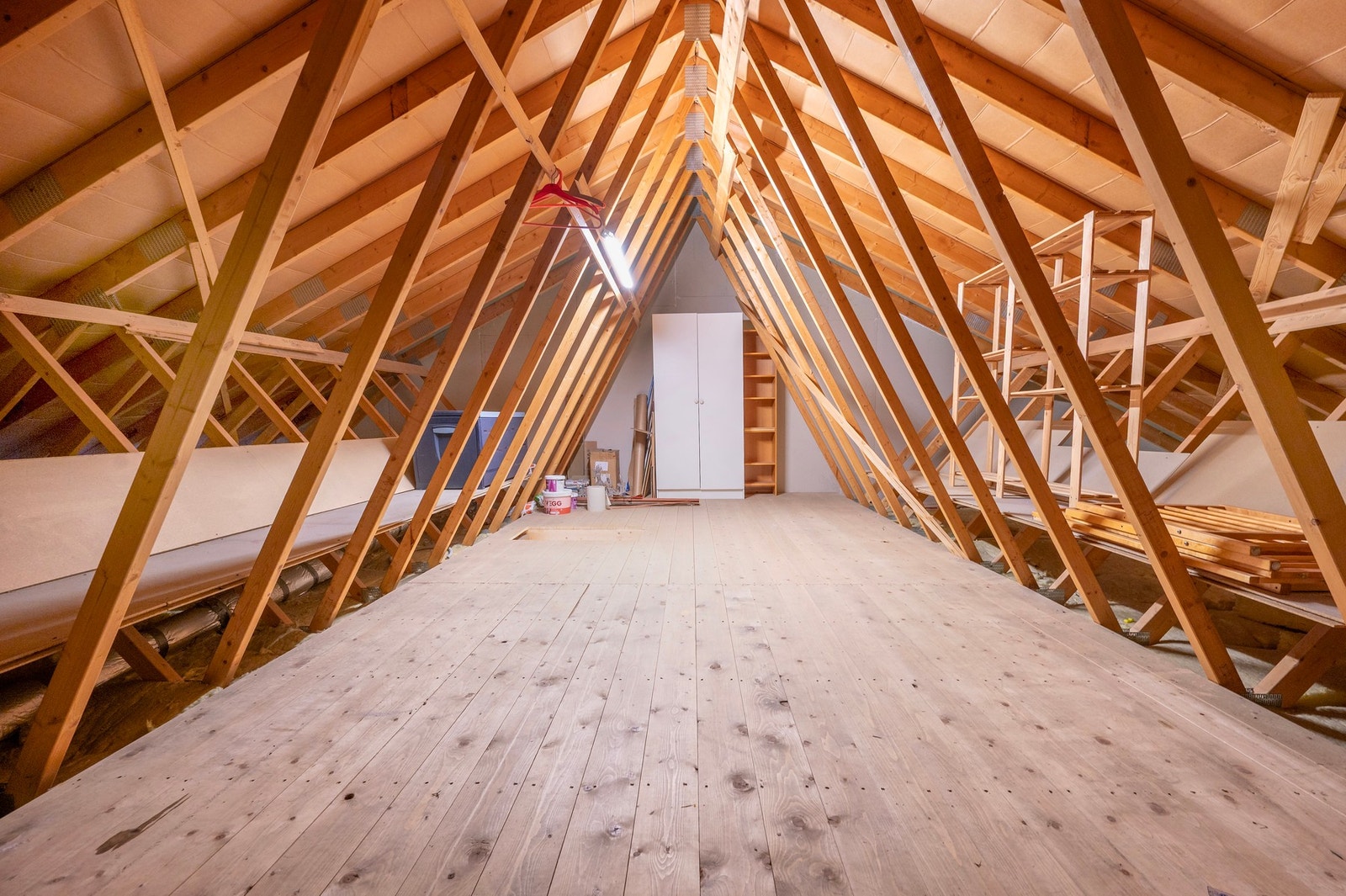 Leiligheten disponerer også et loftsrom på ca. 20 m² med god lagringsplass. Galleribilde