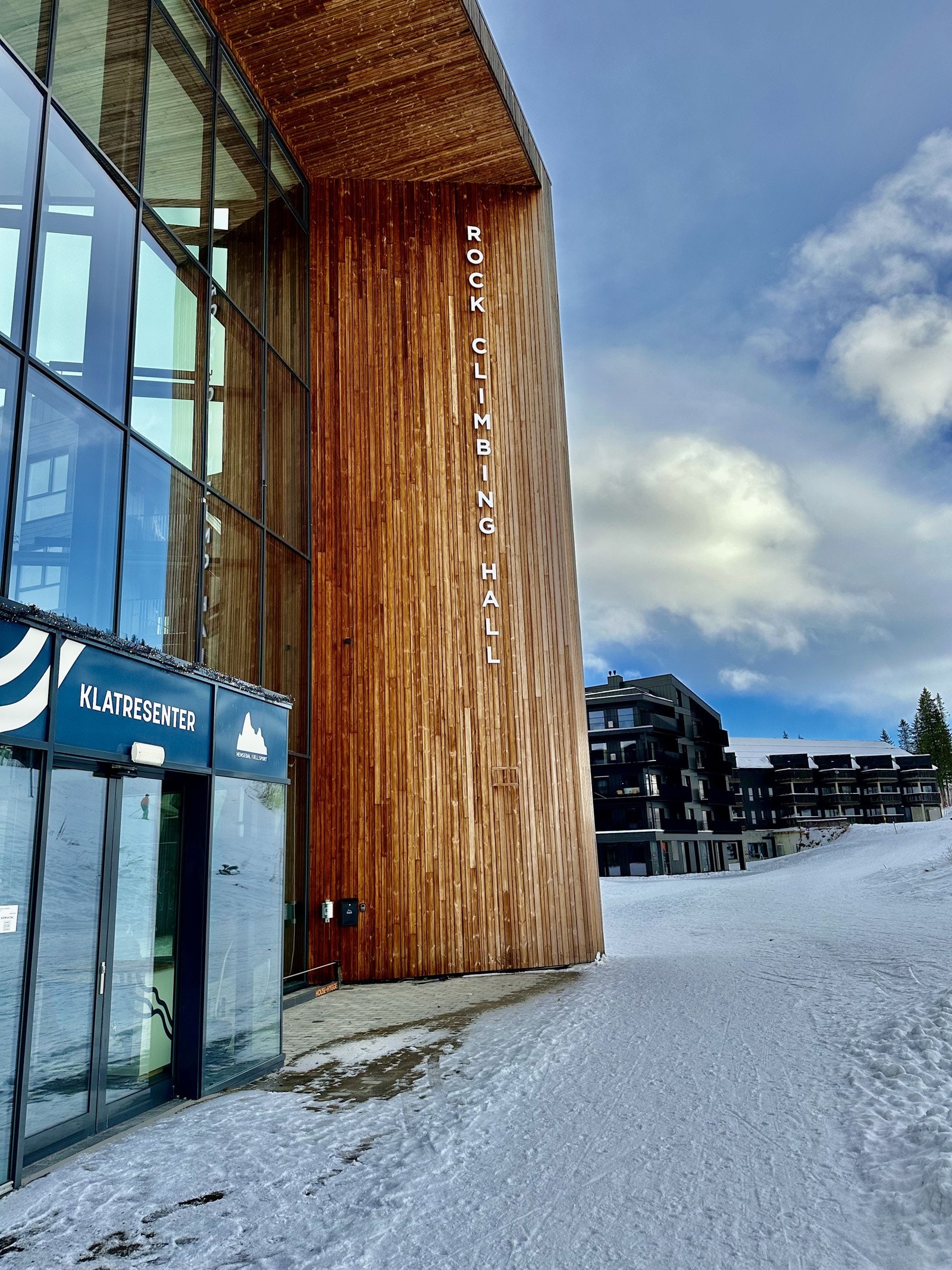 Klatreveggen er et populært sted å besøke for både store og små. Galleribilde