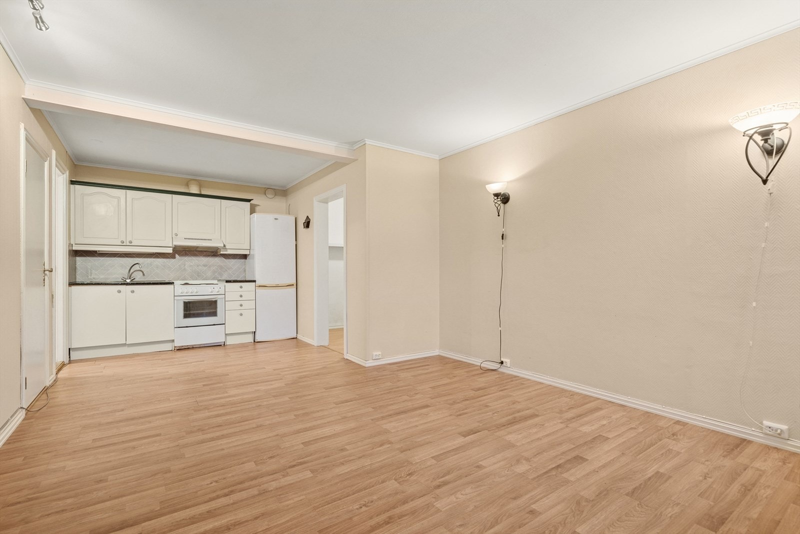 Her er det plass til både sofagruppe og en liten spisegruppe Galleribilde