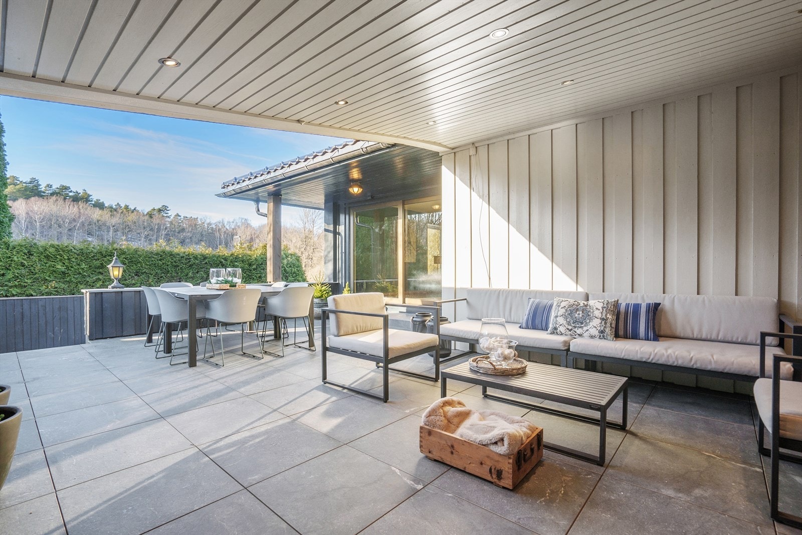 Gjennomført uteområde som innbyr til hygge Galleribilde