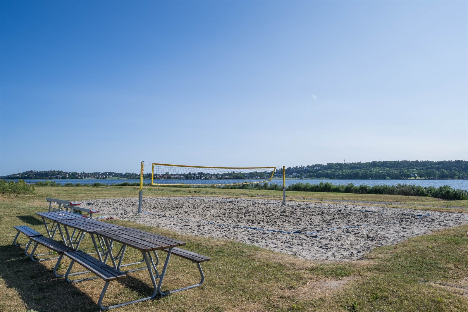 På nedre del av Teie ligger Rosanes med parker, strender og båthavn Galleribilde