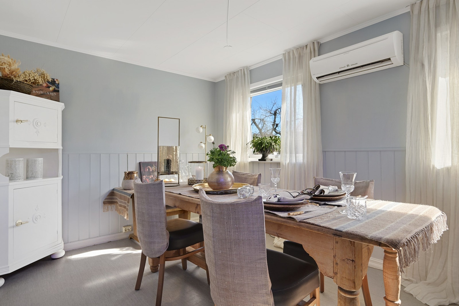 Luft til luft varmepumpe virker ikke og skal derfor demonteres Galleribilde