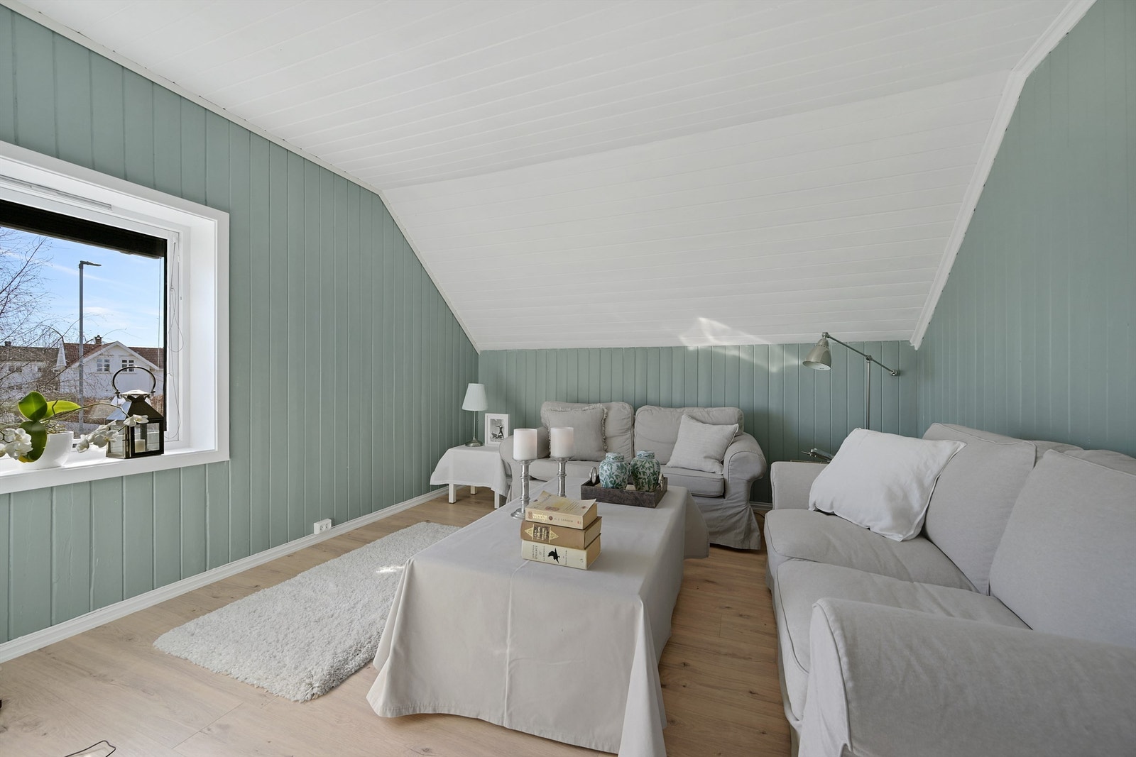 Hyggelig stue i hoveddelens andre etasje Galleribilde