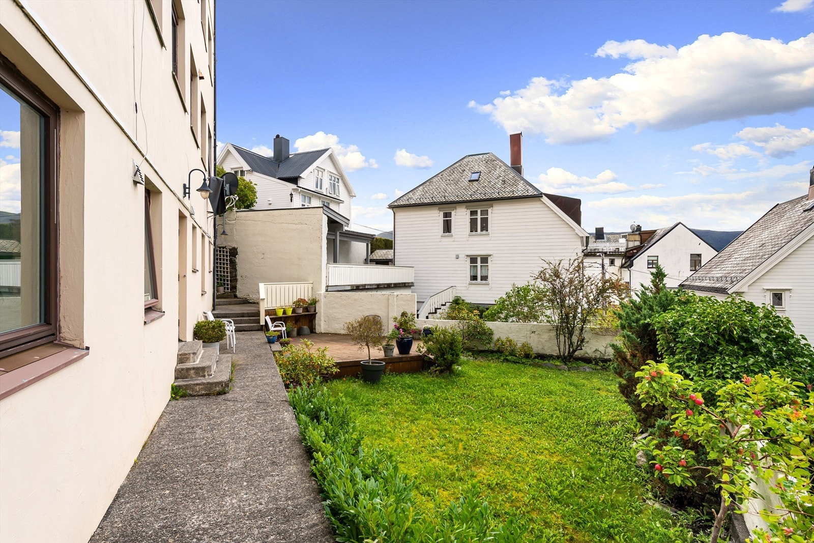 Felles hage og uteområde mot syd Galleribilde