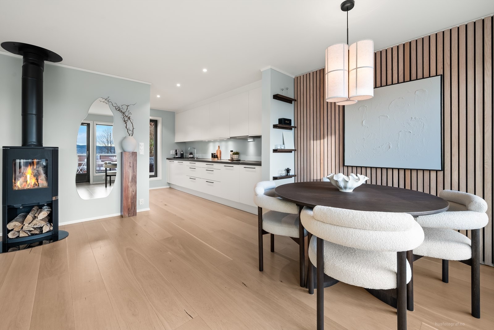 Boligen har gjennomtenkte og familievennlige løsninger som gir optimal funksjonalitet og komfort. Galleribilde