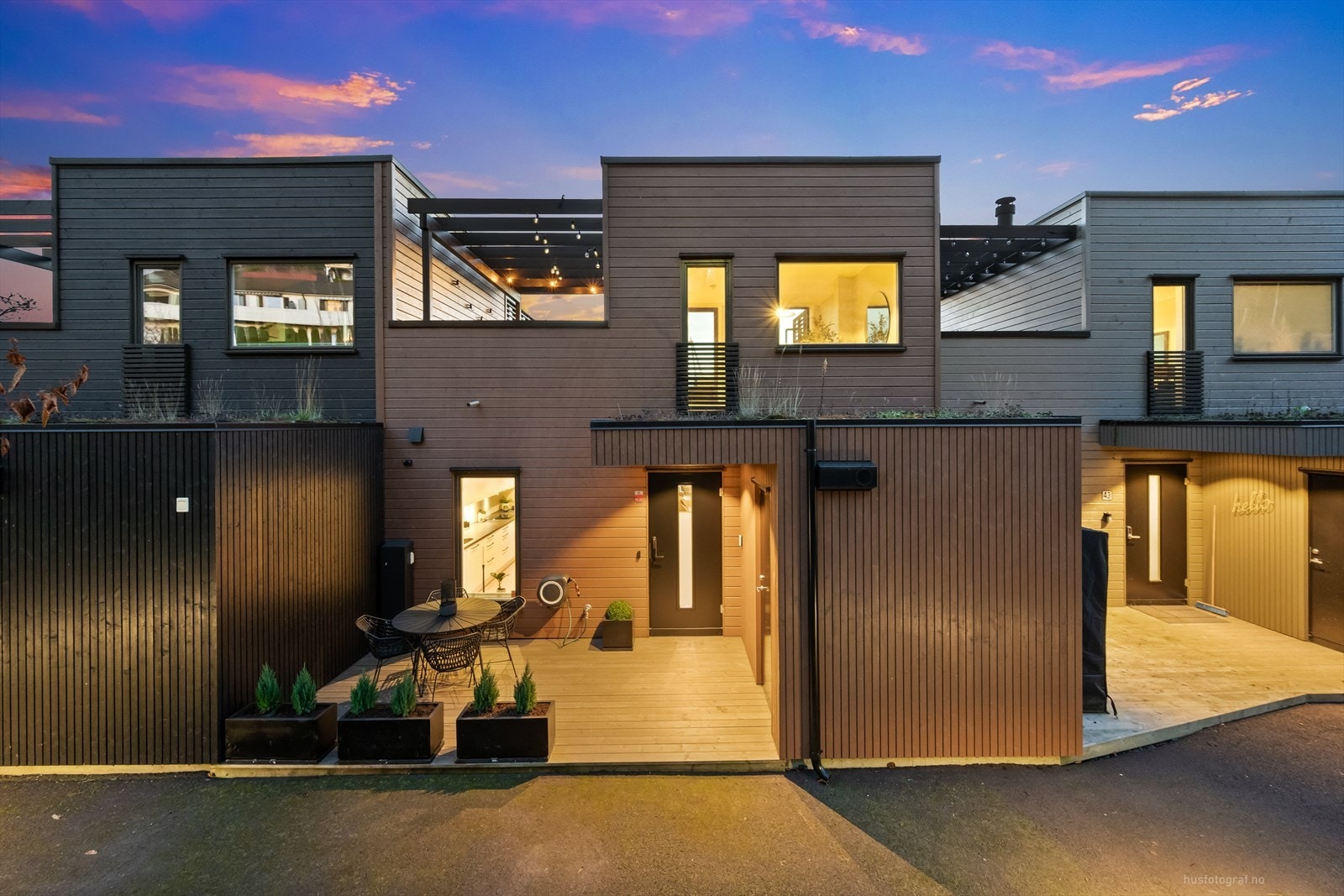 Her for du en bolig med parkering i carport, 3 soverom. Herlig takterrasse. Galleribilde