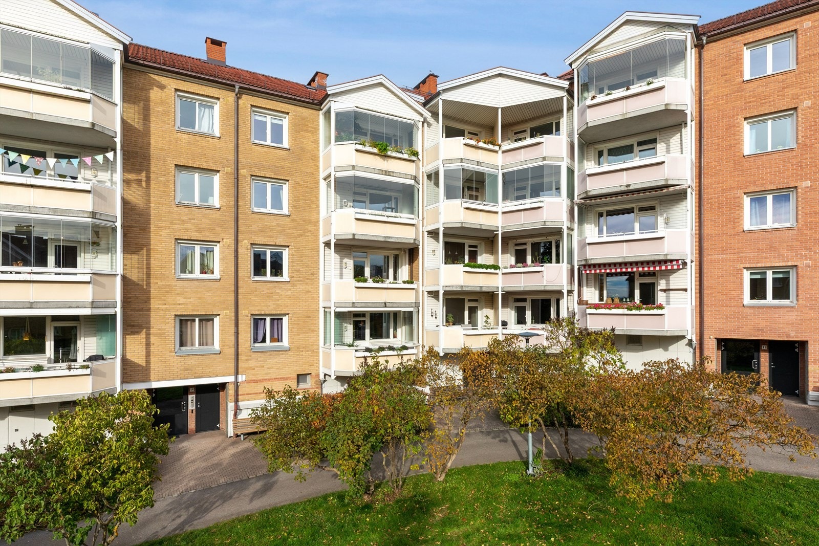 Her bor du i et populært og etablert nabolag som kombinerer byens nærhet med grønne omgivelser. Galleribilde