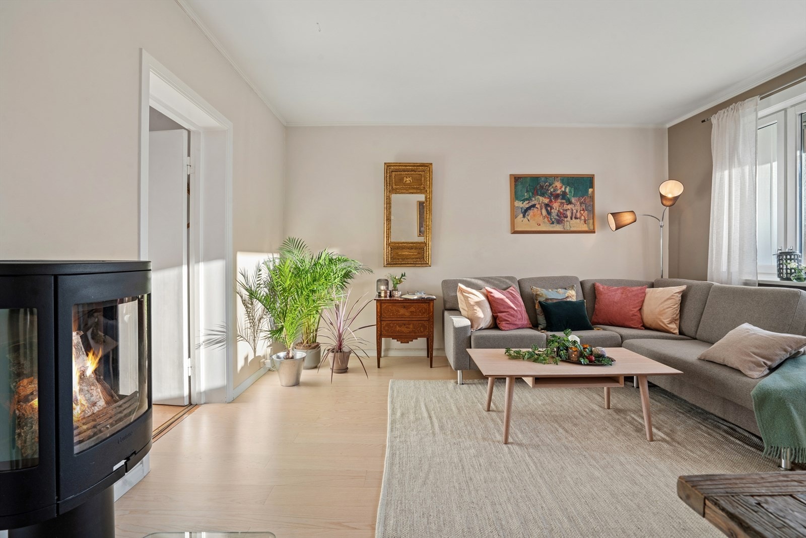 Peisovnen blir et naturlig midtpunkt som skaper lun stemning og god varme på kalde dager Galleribilde