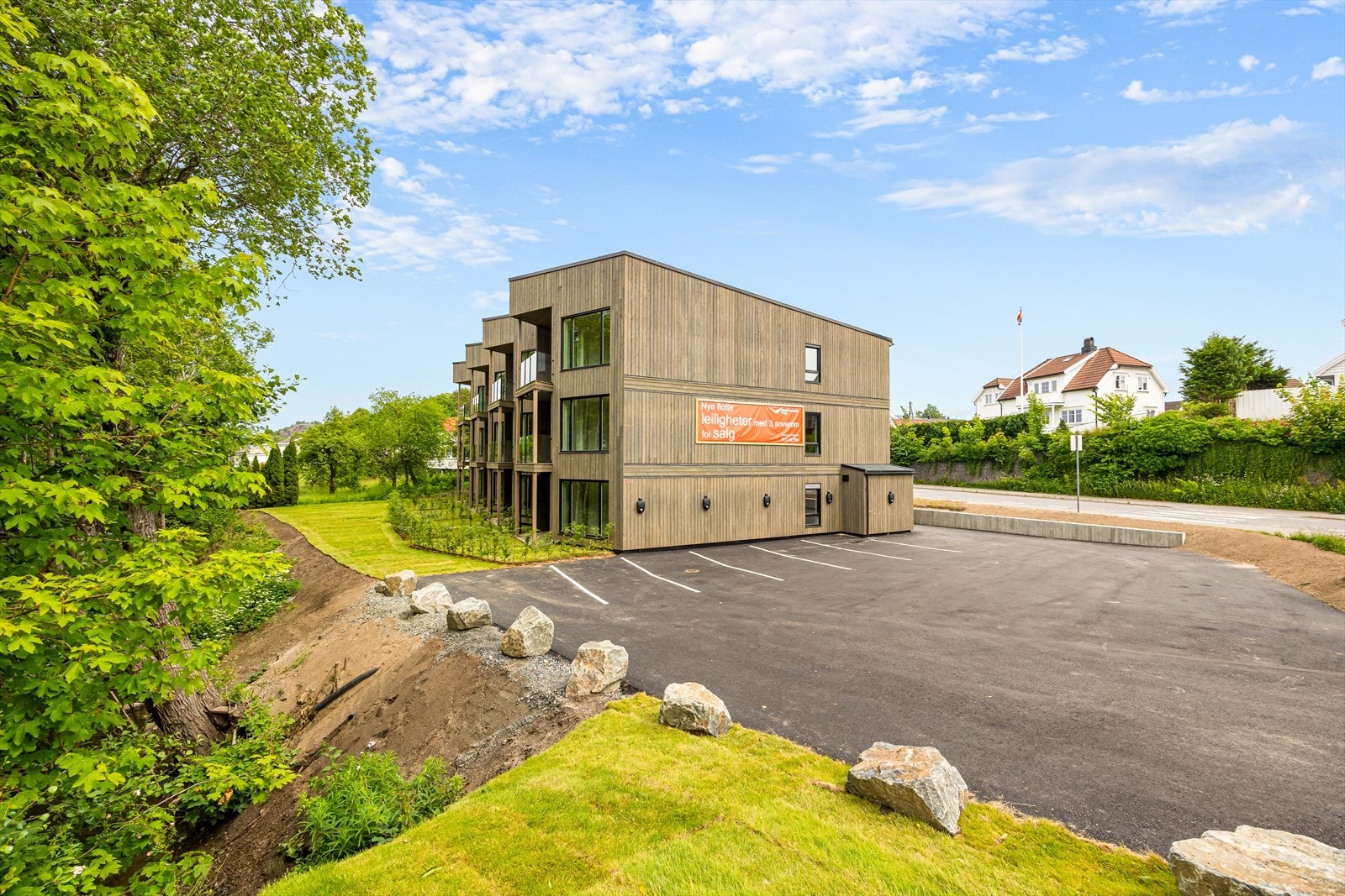 Bygget ligger sentralt til vest i Grimstad, med kort gangavstand til både sentrum og UiA med teknologiparken. Galleribilde