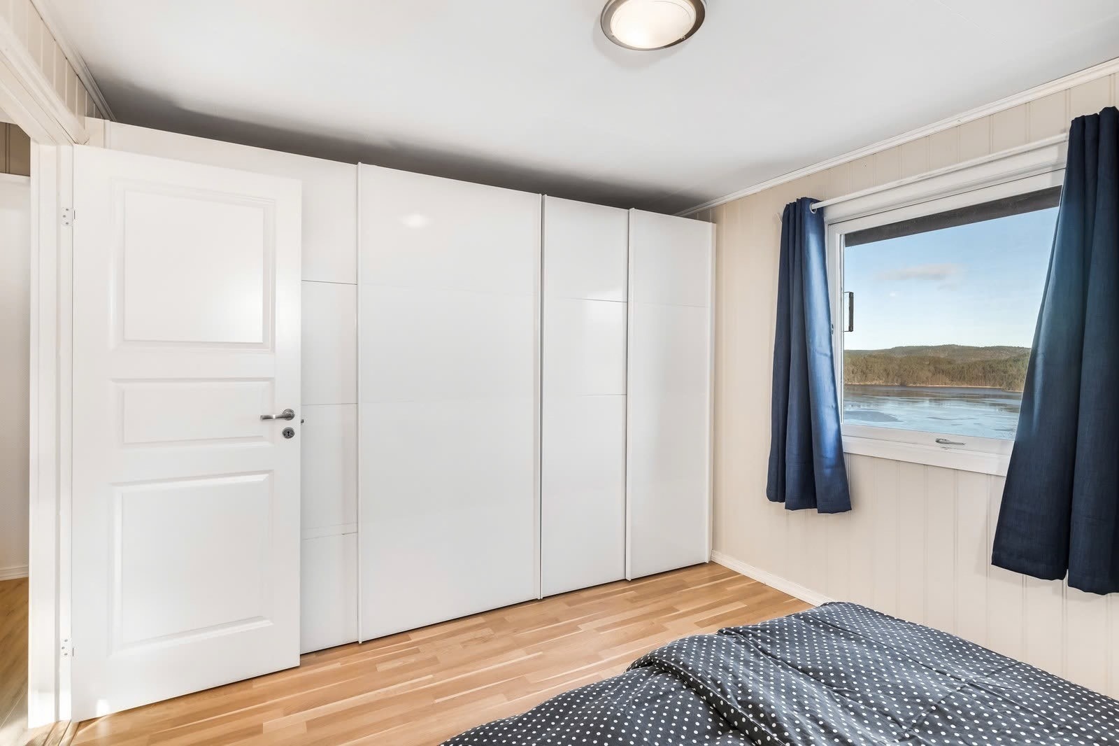 Fin utsikt fra soverom. Galleribilde