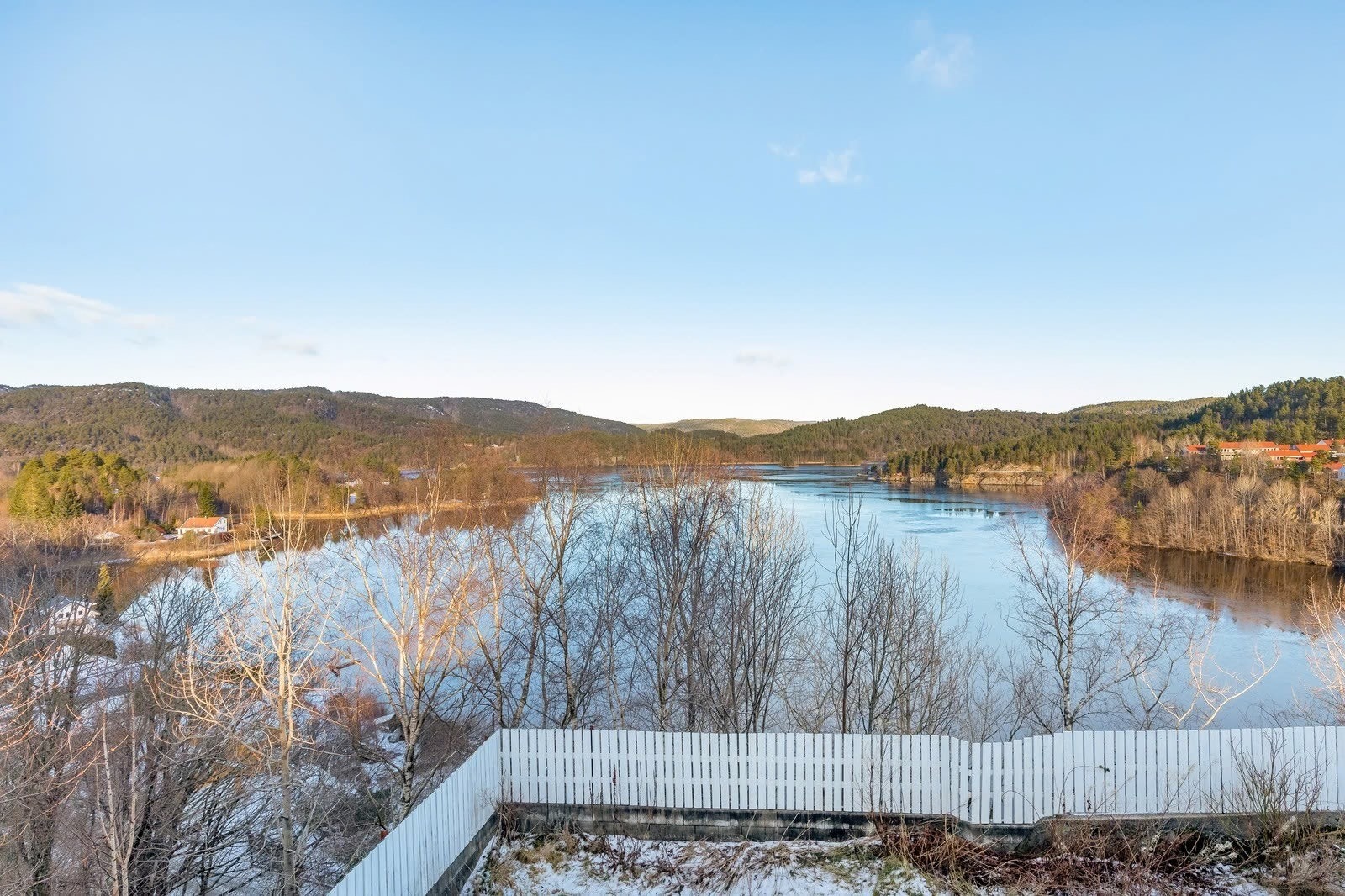 Utsikt fra stuevindu. Galleribilde